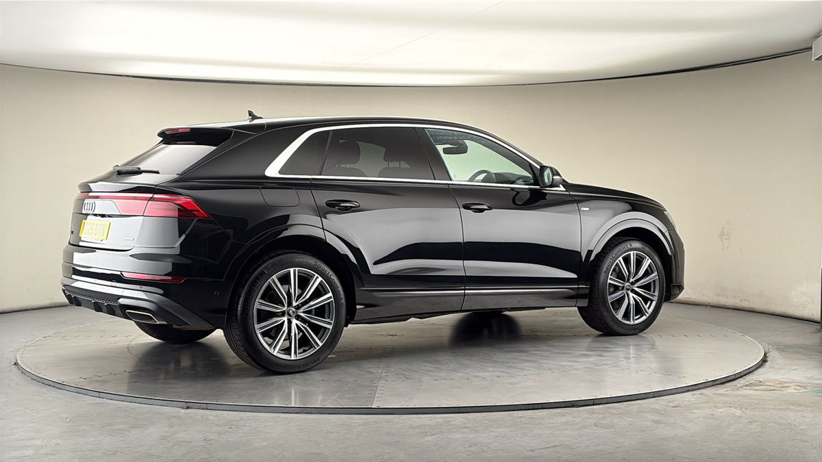 More views of Audi Q8