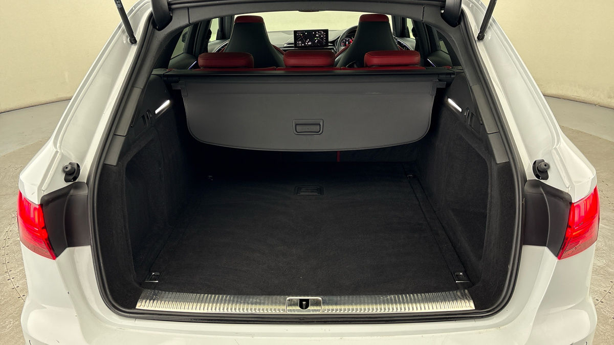 Audi S4 Avant Image 11