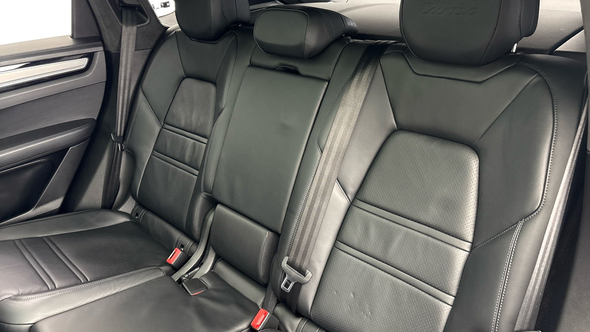 Porsche Cayenne Image 8