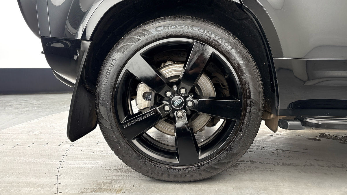 Land Rover Defender 110 Image 10