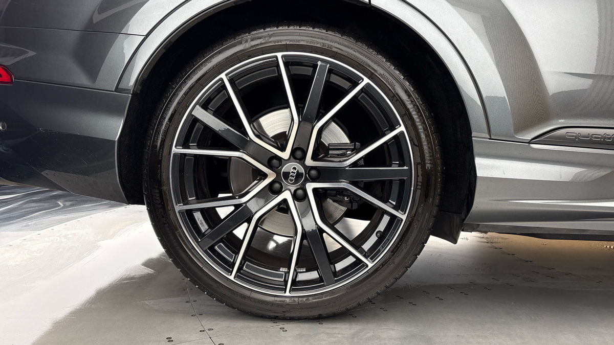 Audi SQ7 Image 10