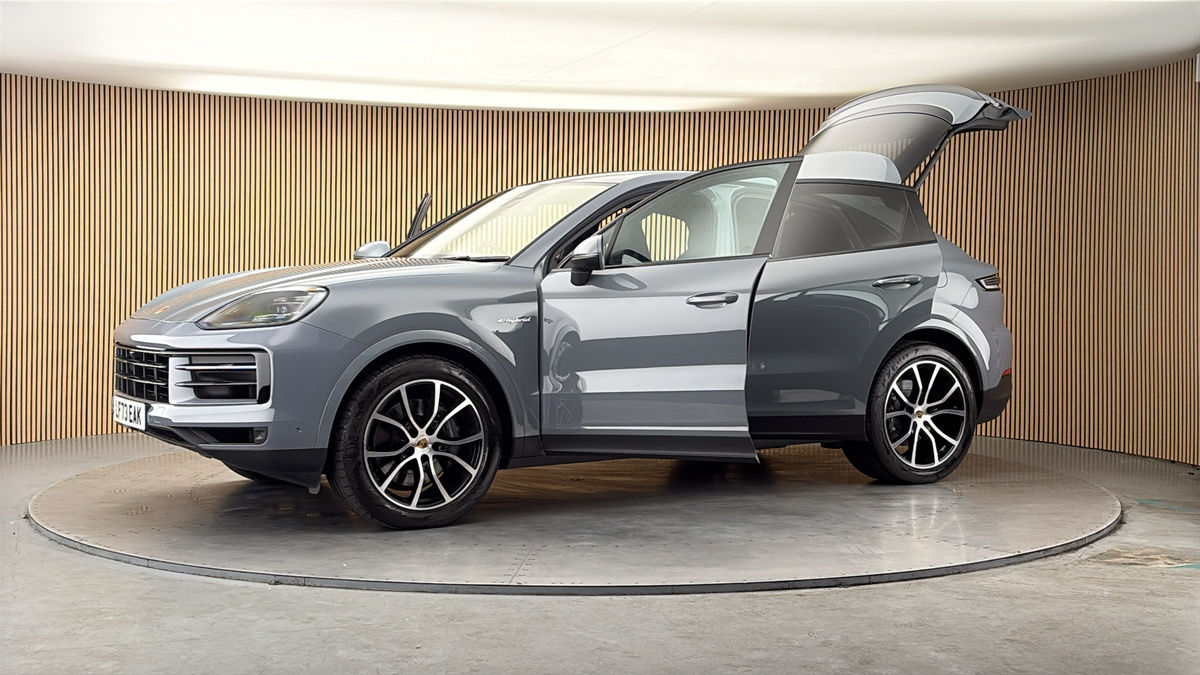 More views of Porsche Cayenne