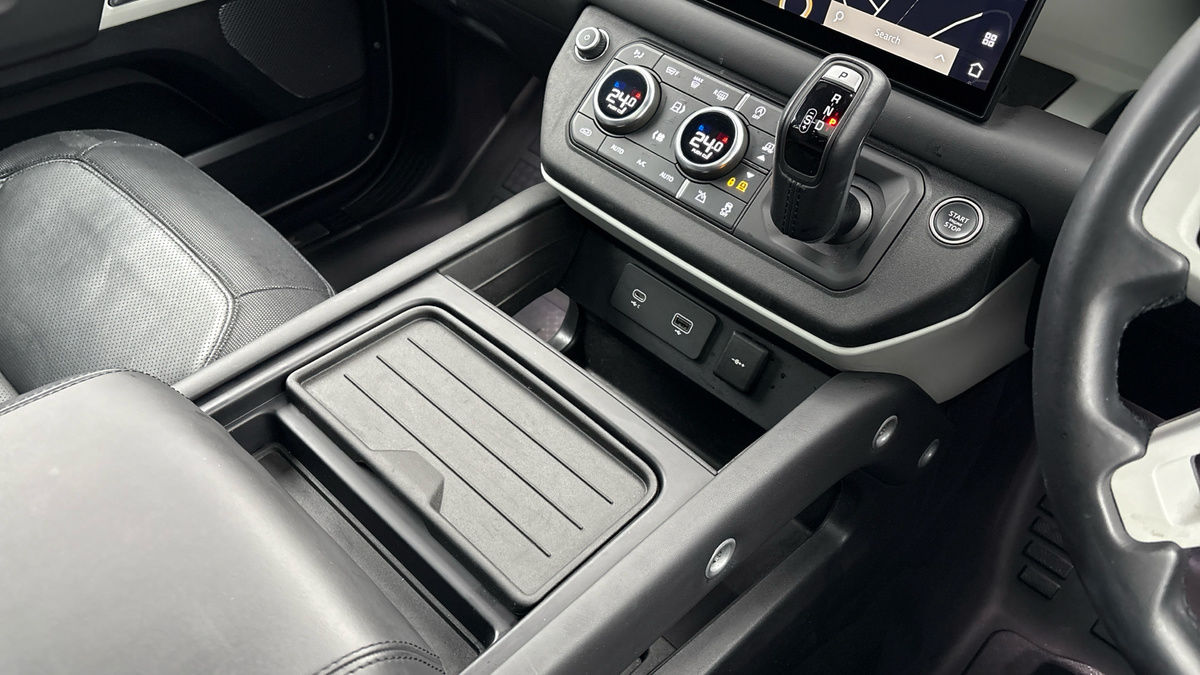 Land Rover Defender 110 Urban Image 18