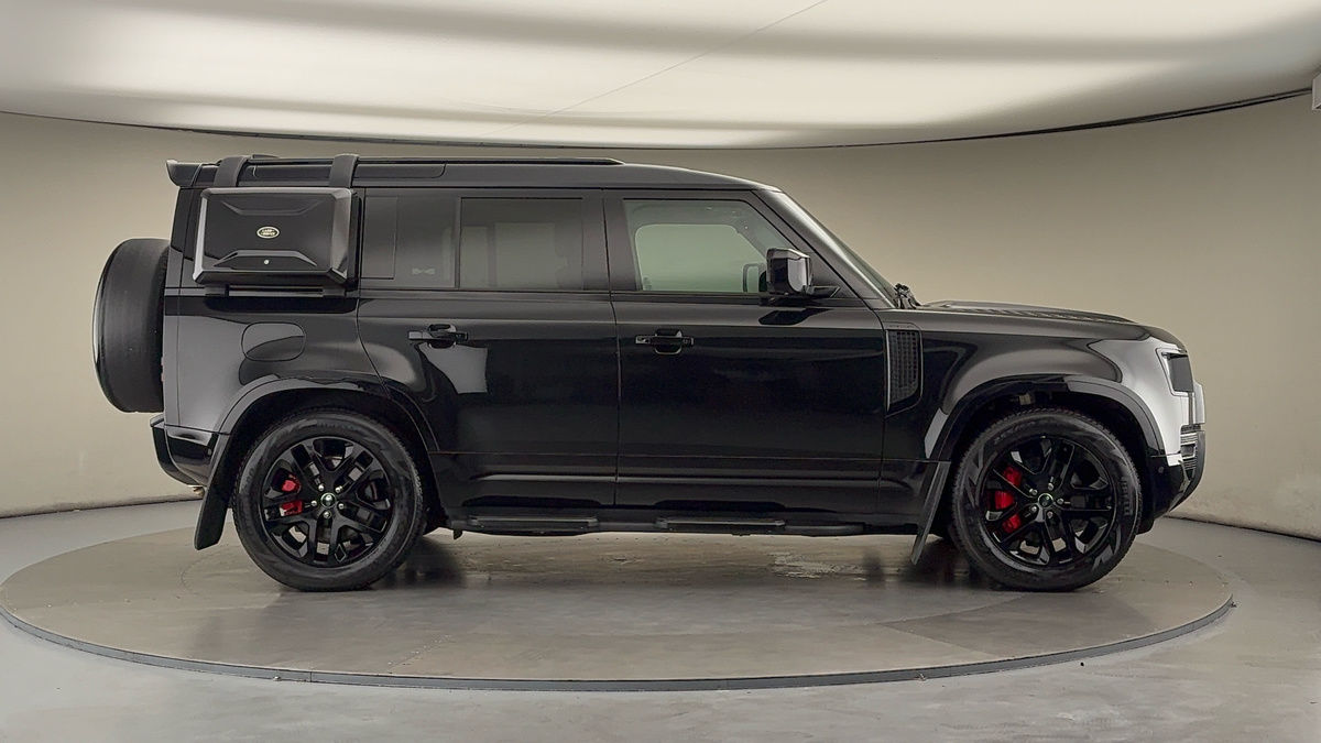 Land Rover Defender 110 Image 16