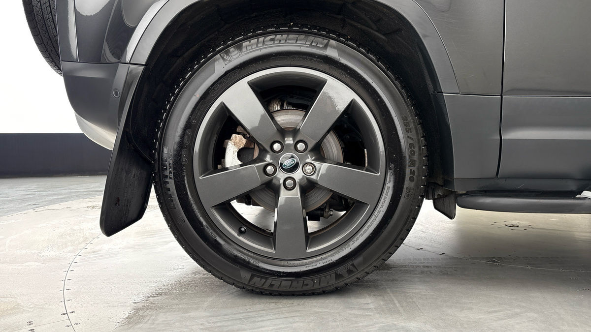 Land Rover Defender 90 Image 10