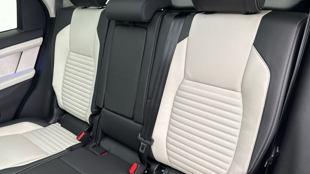 Land Rover Discovery Sport Image 8