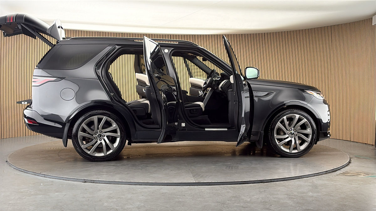 More views of Land Rover Discovery