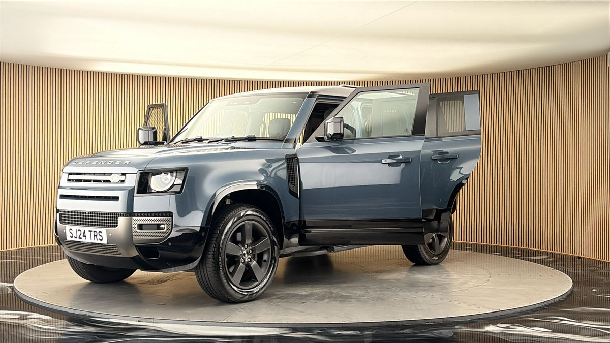 More views of Land Rover Defender 110