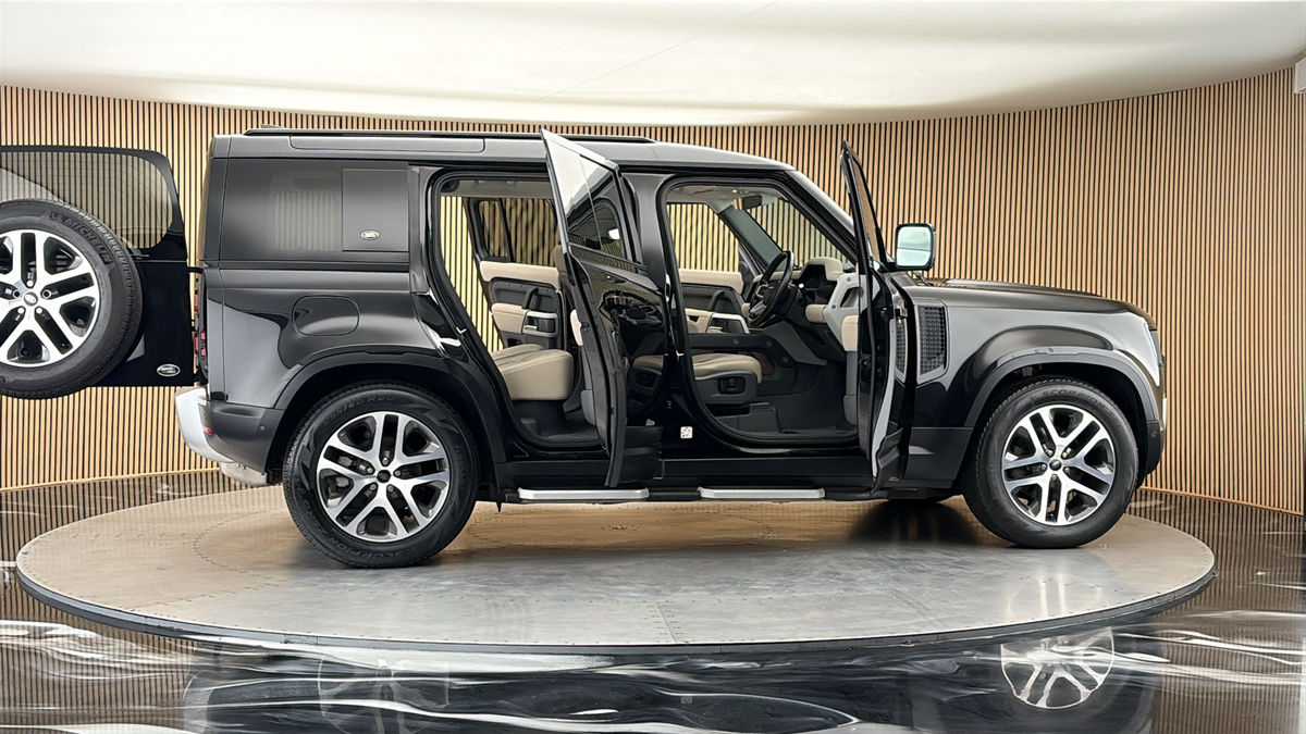 More views of Land Rover Defender 110