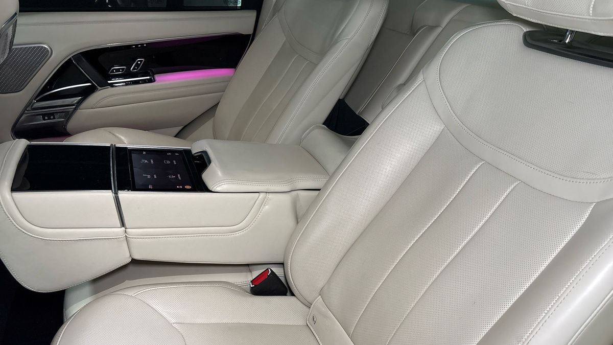 More views of Land Rover Range Rover
