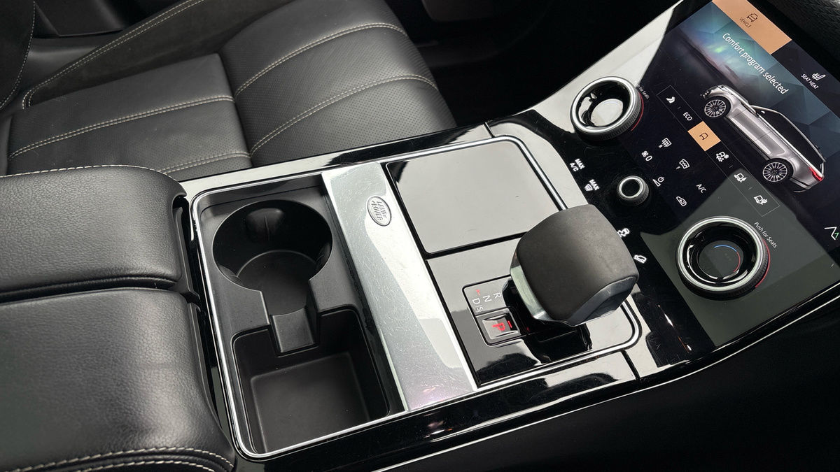 Land Rover Range Rover Velar Image 18