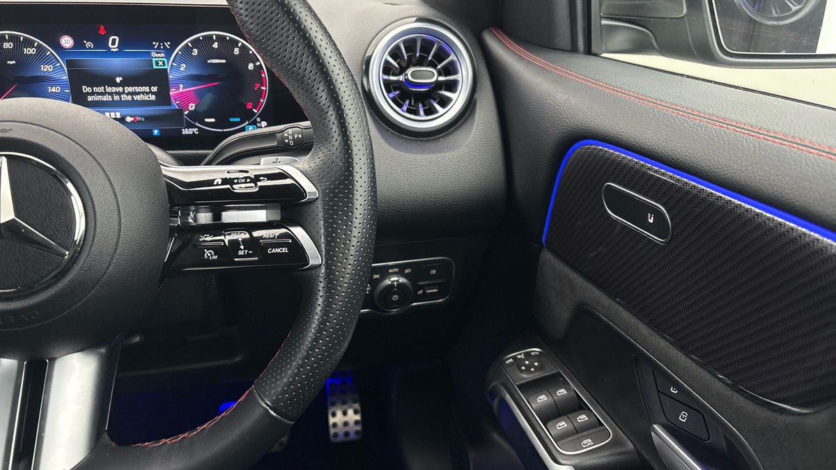 Mercedes-Benz GLB Image 14