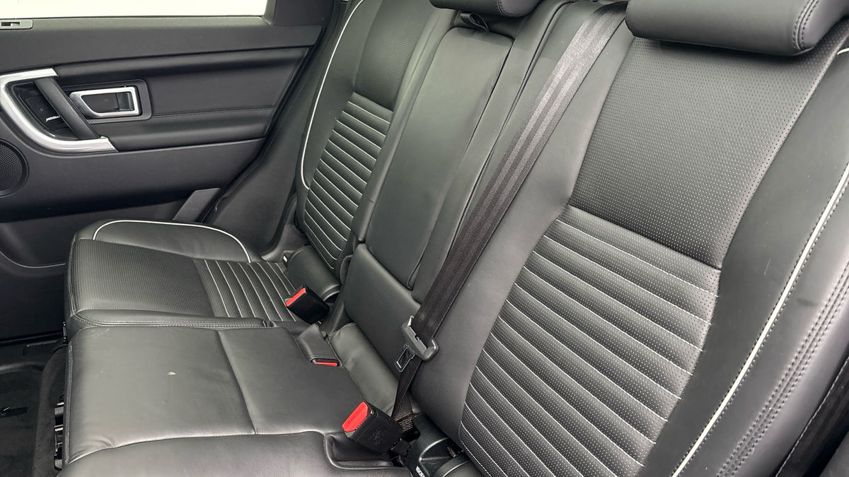 Land Rover Discovery Sport Image 8