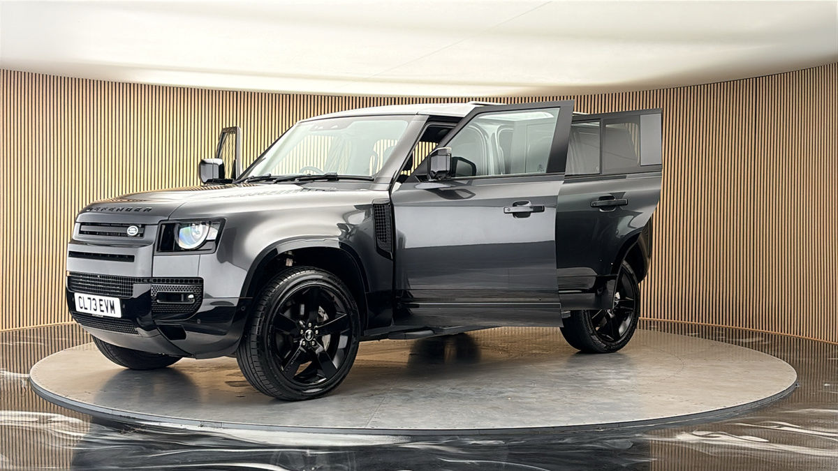 Land Rover Defender 110 Image 22