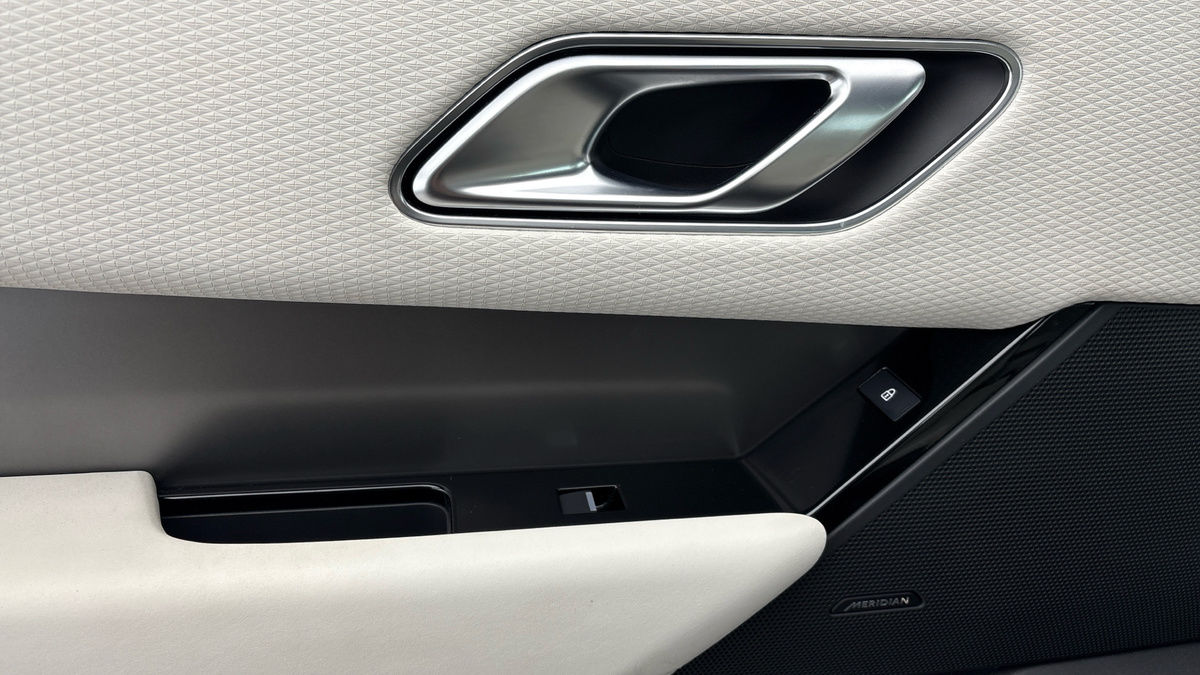 Land Rover Range Rover Velar Image 19