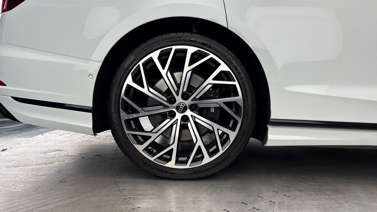 Audi S8 Image 10