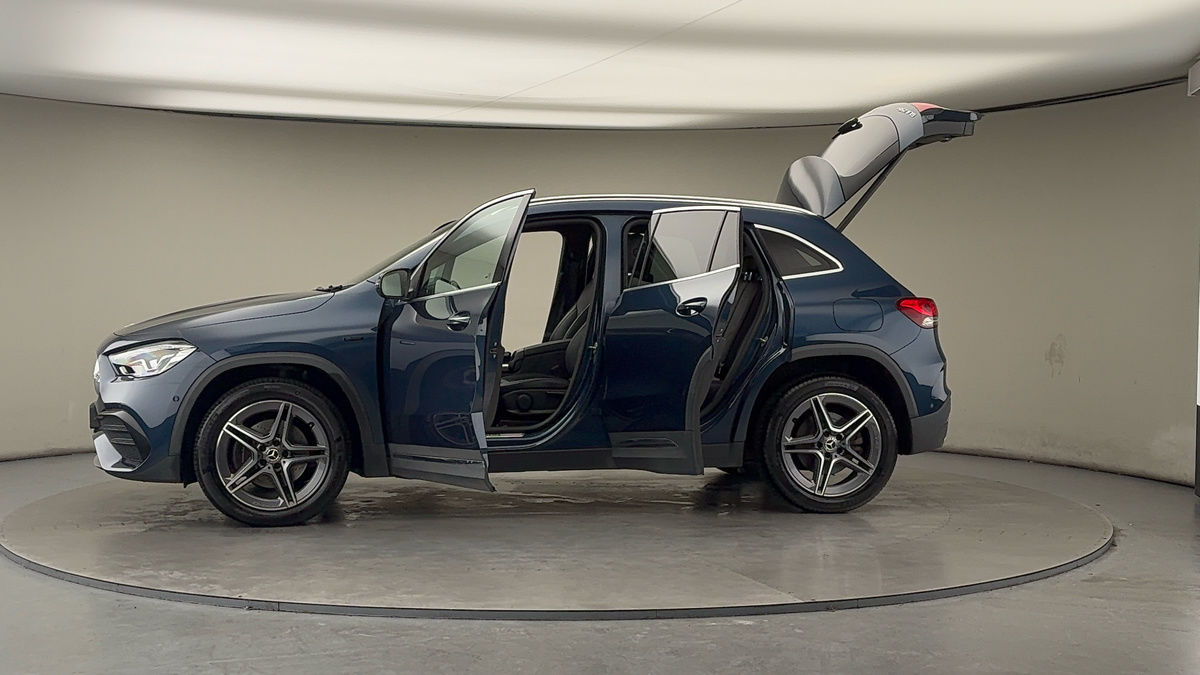 More views of Mercedes-Benz GLA