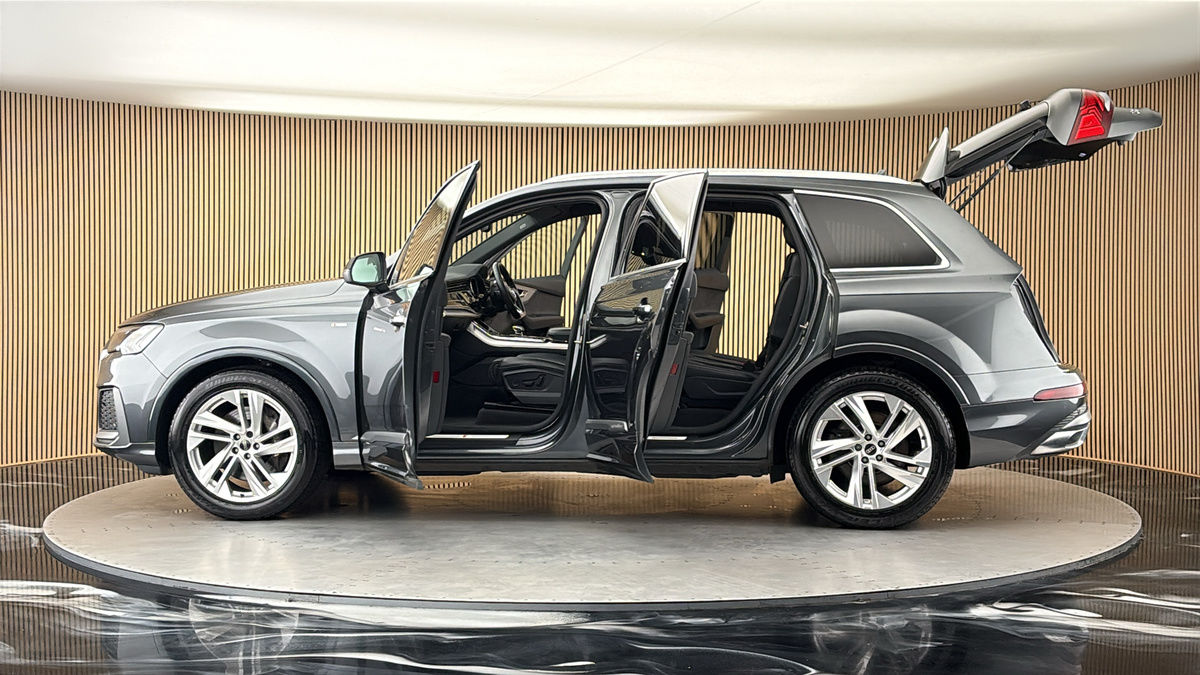 More views of Audi Q7