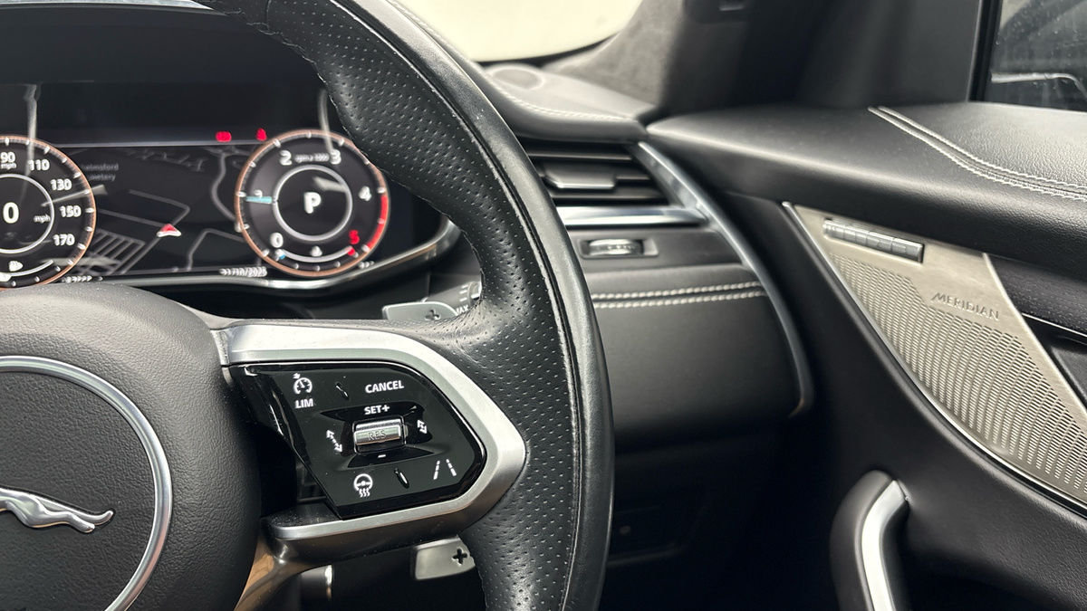 Jaguar F-PACE Image 14