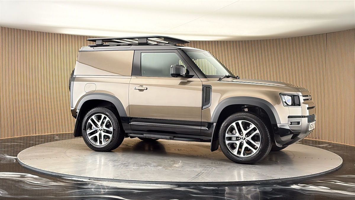 More views of Land Rover Defender 90