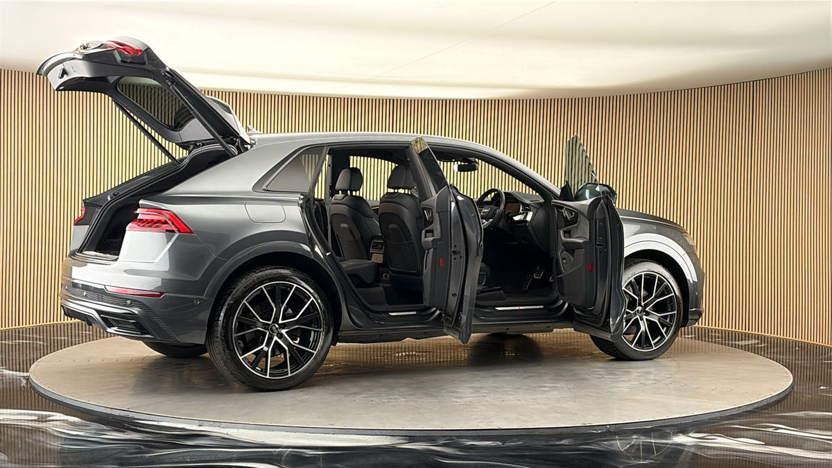 More views of Audi Q8