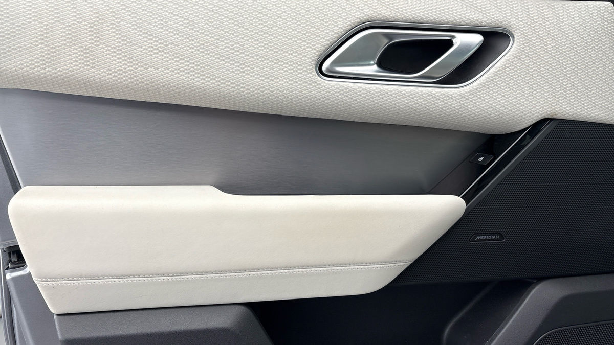 Land Rover Range Rover Velar Image 19