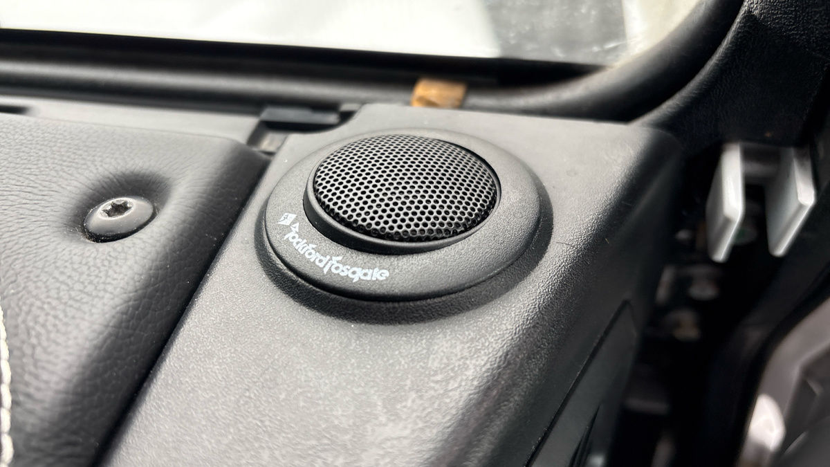 Land Rover Defender 90 Image 9