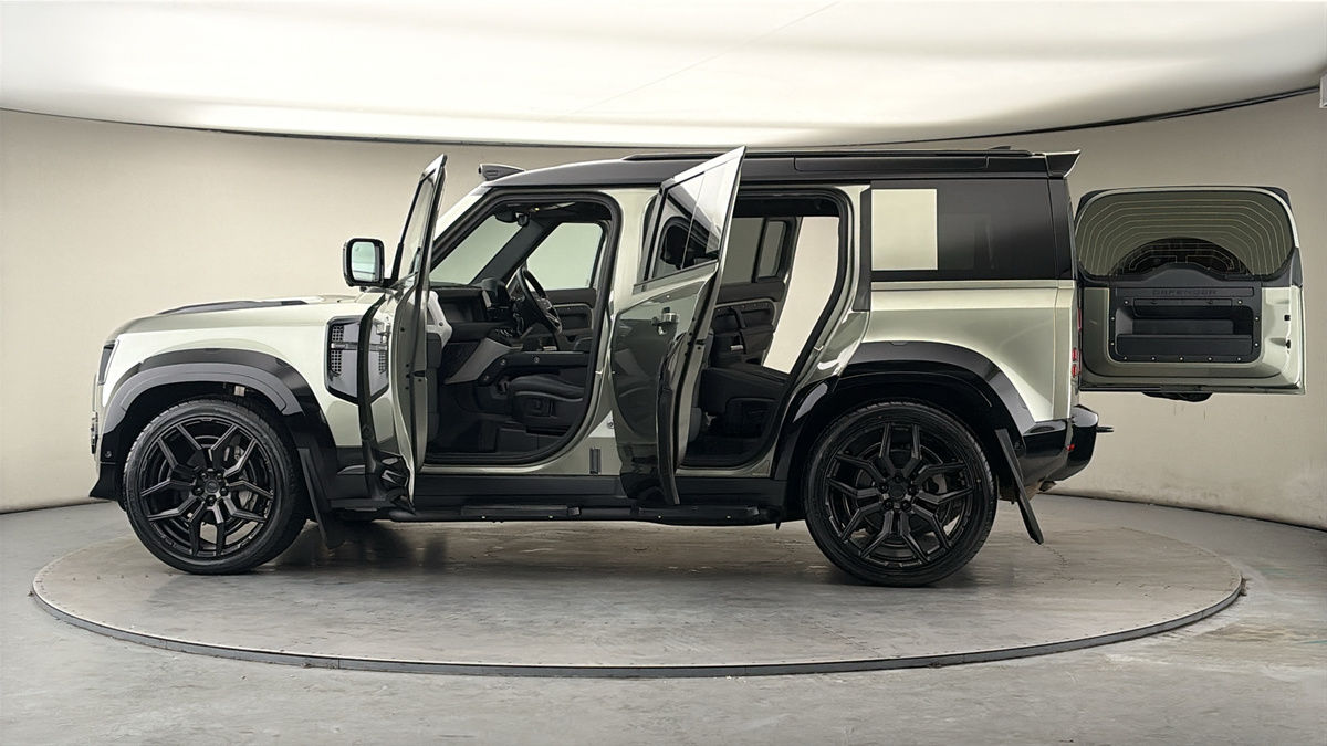 More views of Land Rover Defender 110