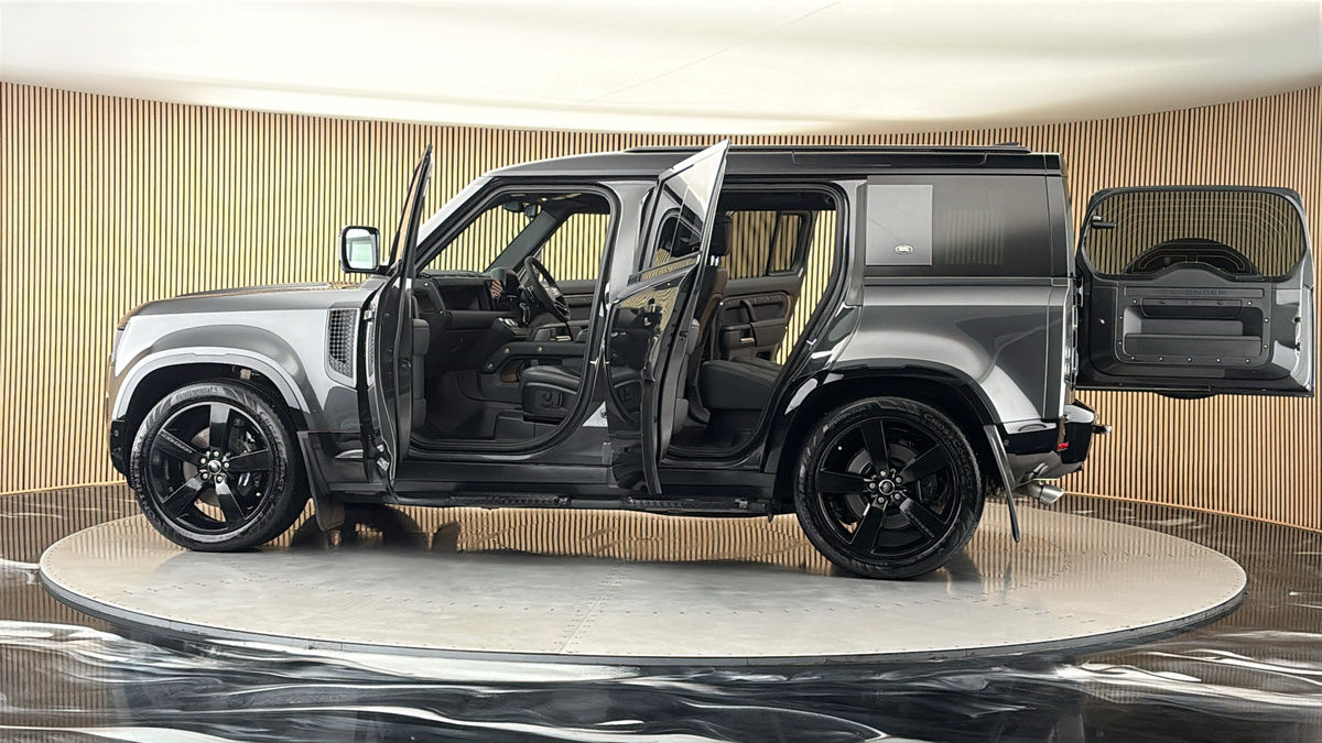More views of Land Rover Defender 110