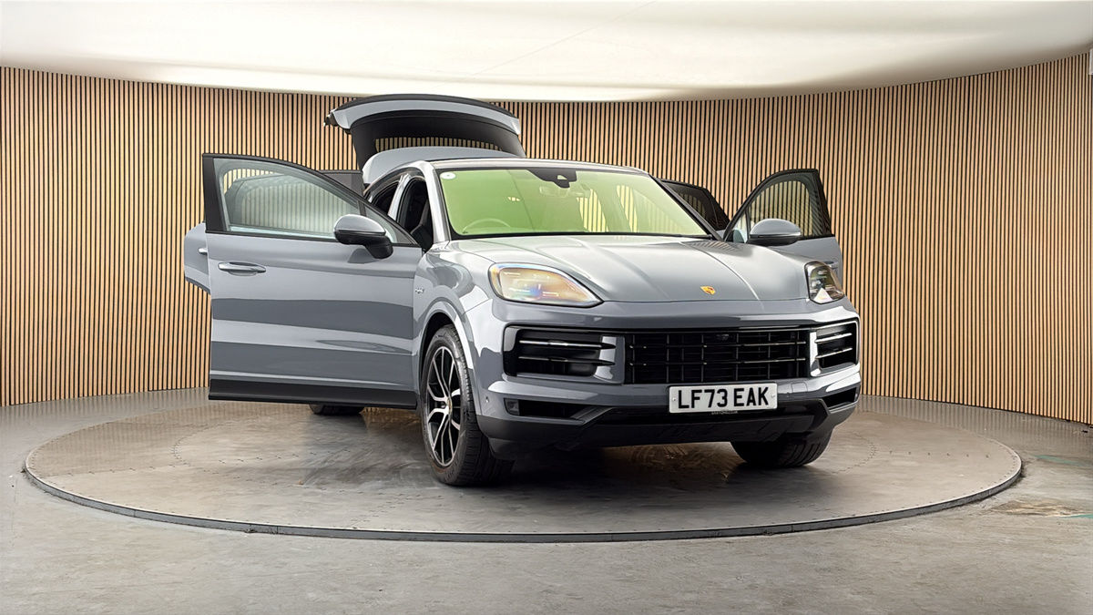 More views of Porsche Cayenne