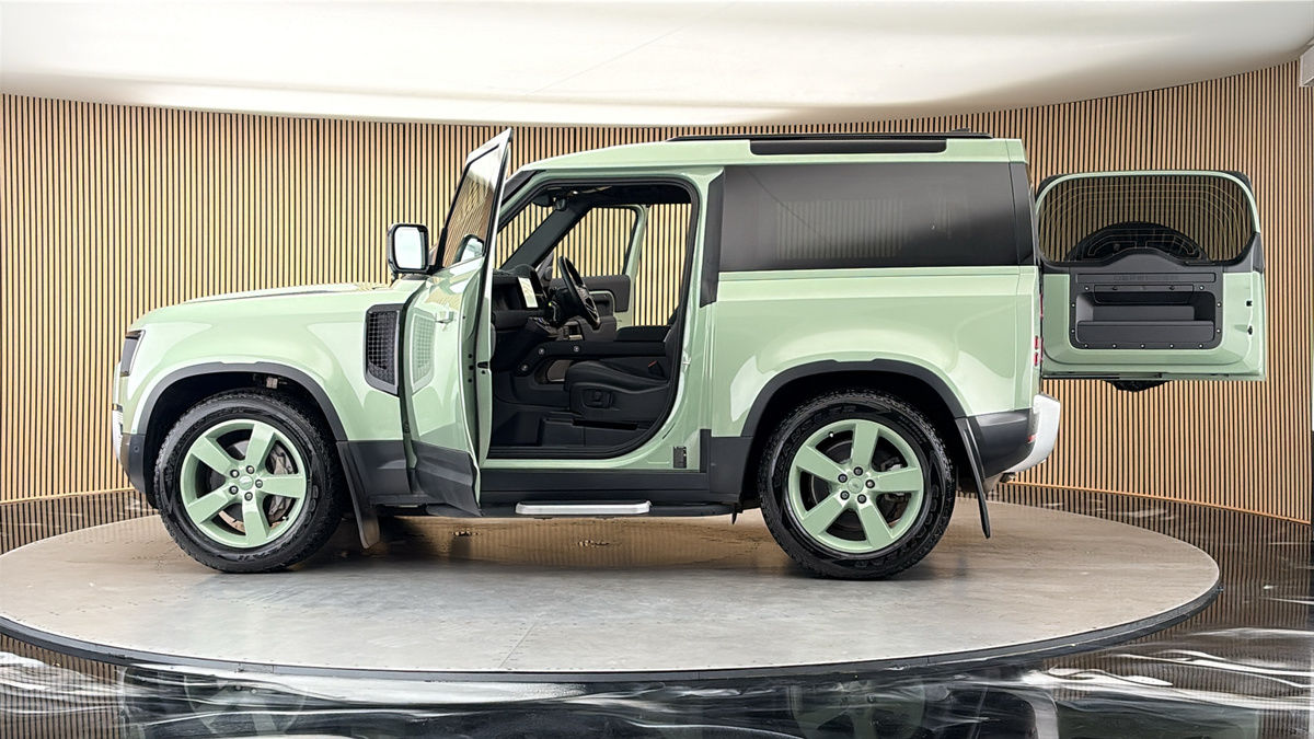 More views of Land Rover Defender 90