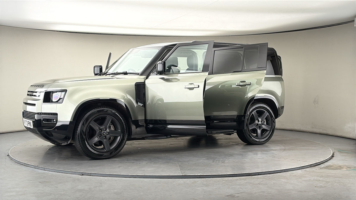 More views of Land Rover Defender 110
