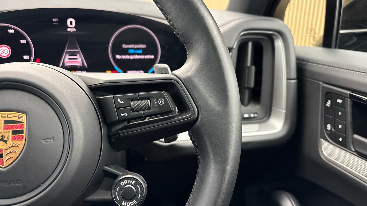 Porsche Cayenne Image 14