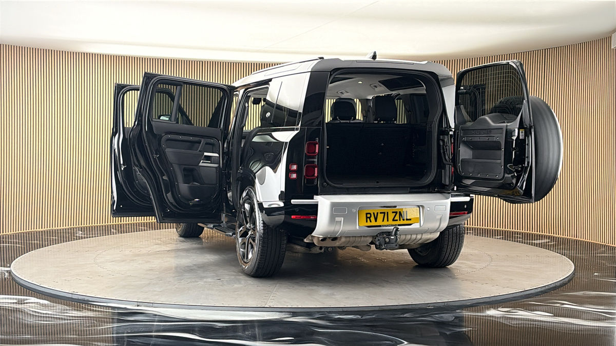 More views of Land Rover Defender 110