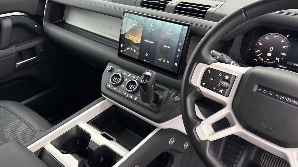 Land Rover Defender 90 Image 18