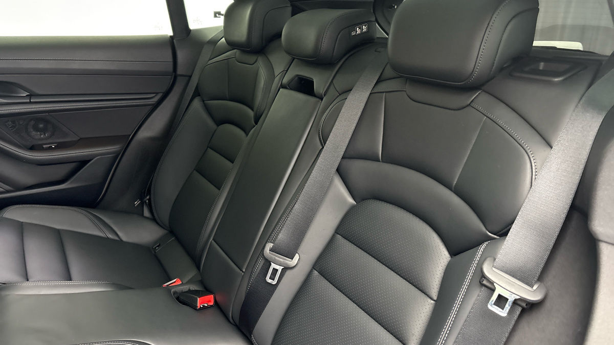 Porsche Taycan Image 8