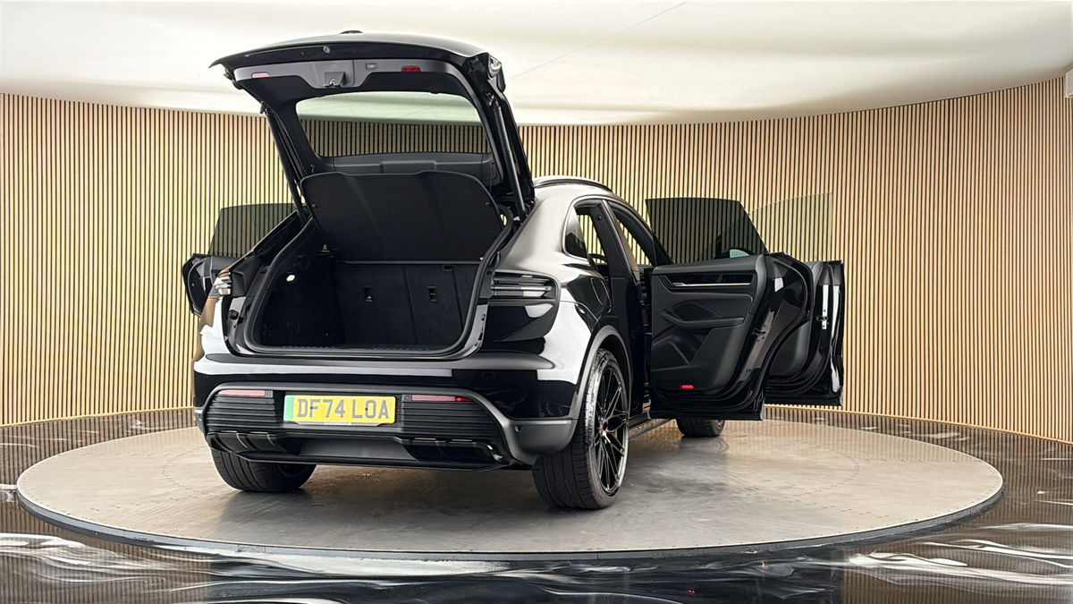 More views of Porsche Macan