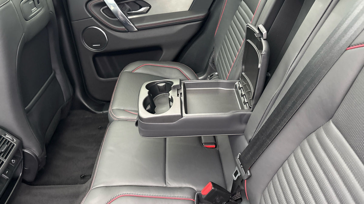 Land Rover Discovery Sport Image 9