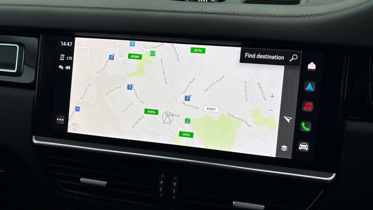 Porsche Cayenne Image 17