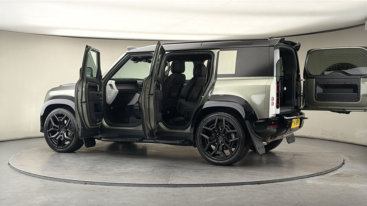 More views of Land Rover Defender 110