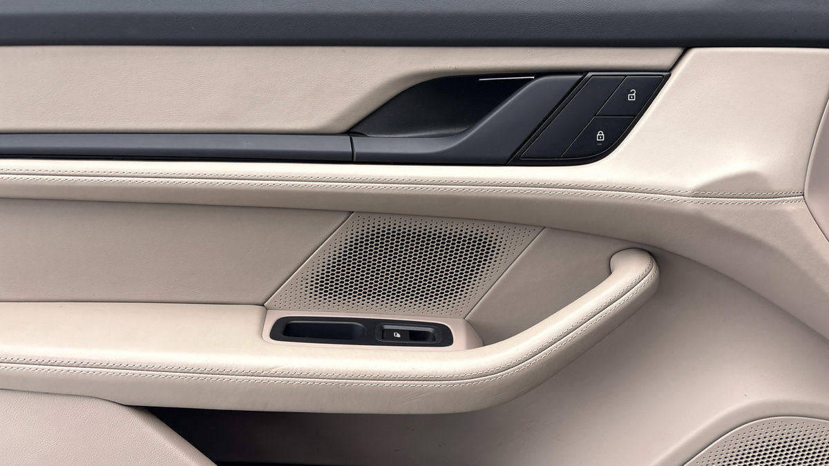 Porsche Taycan Image 19