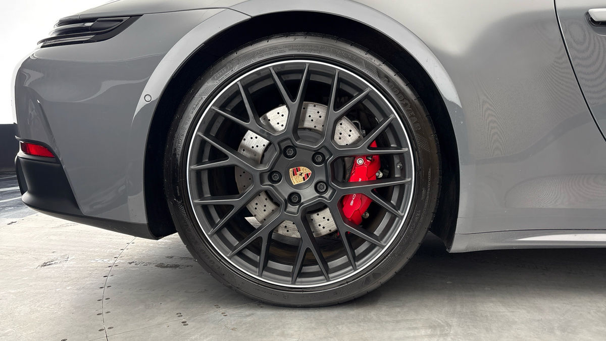 Porsche 911 Image 10