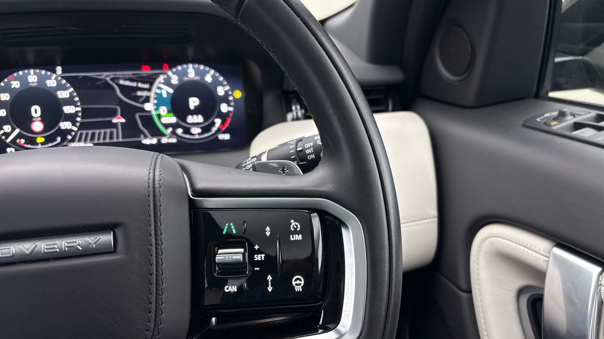 Land Rover Discovery Sport Image 14