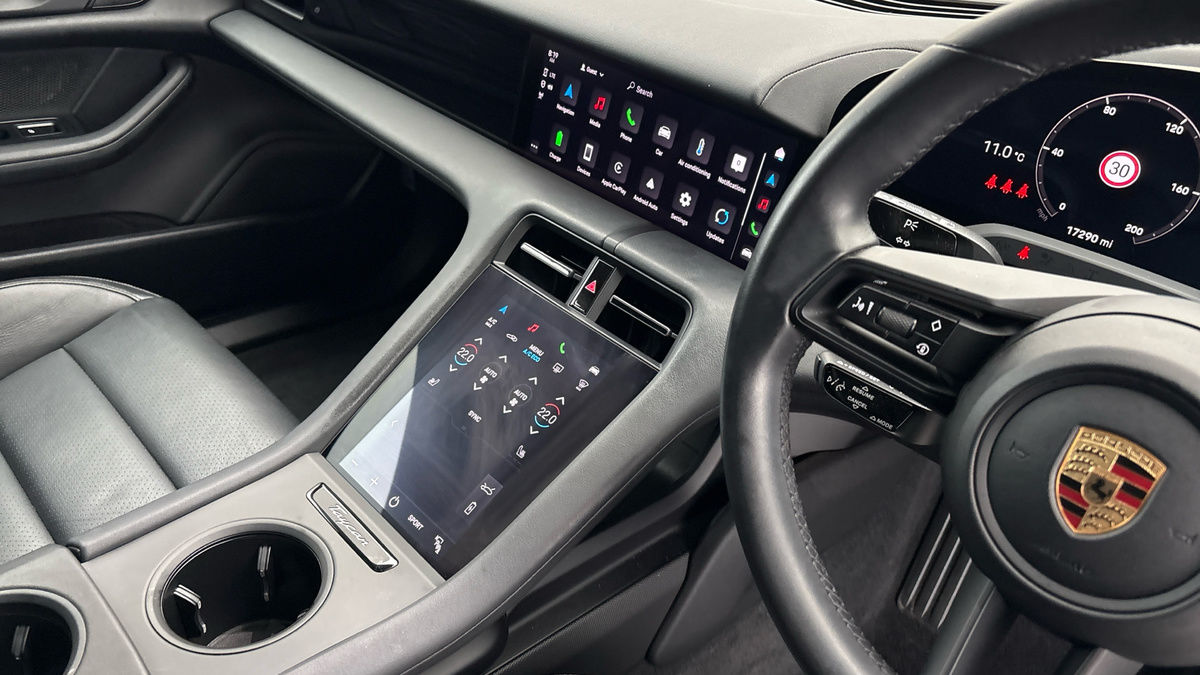 Porsche Taycan Image 19