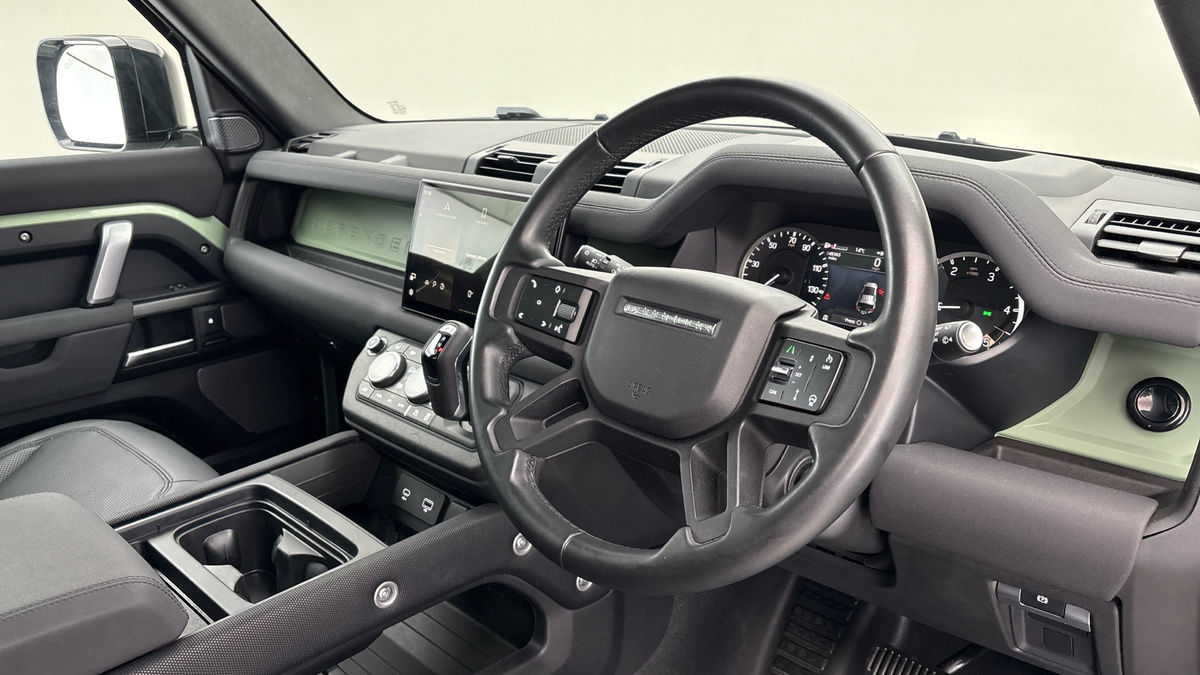 Land Rover Defender 110 Image 5