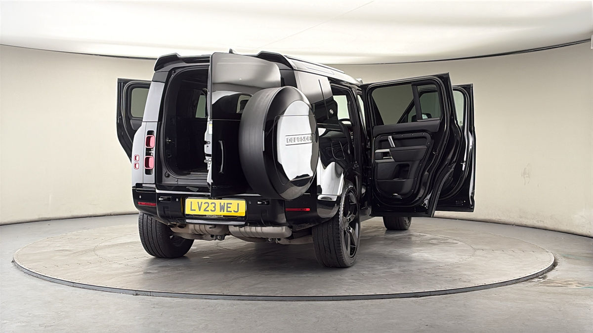 More views of Land Rover Defender 110