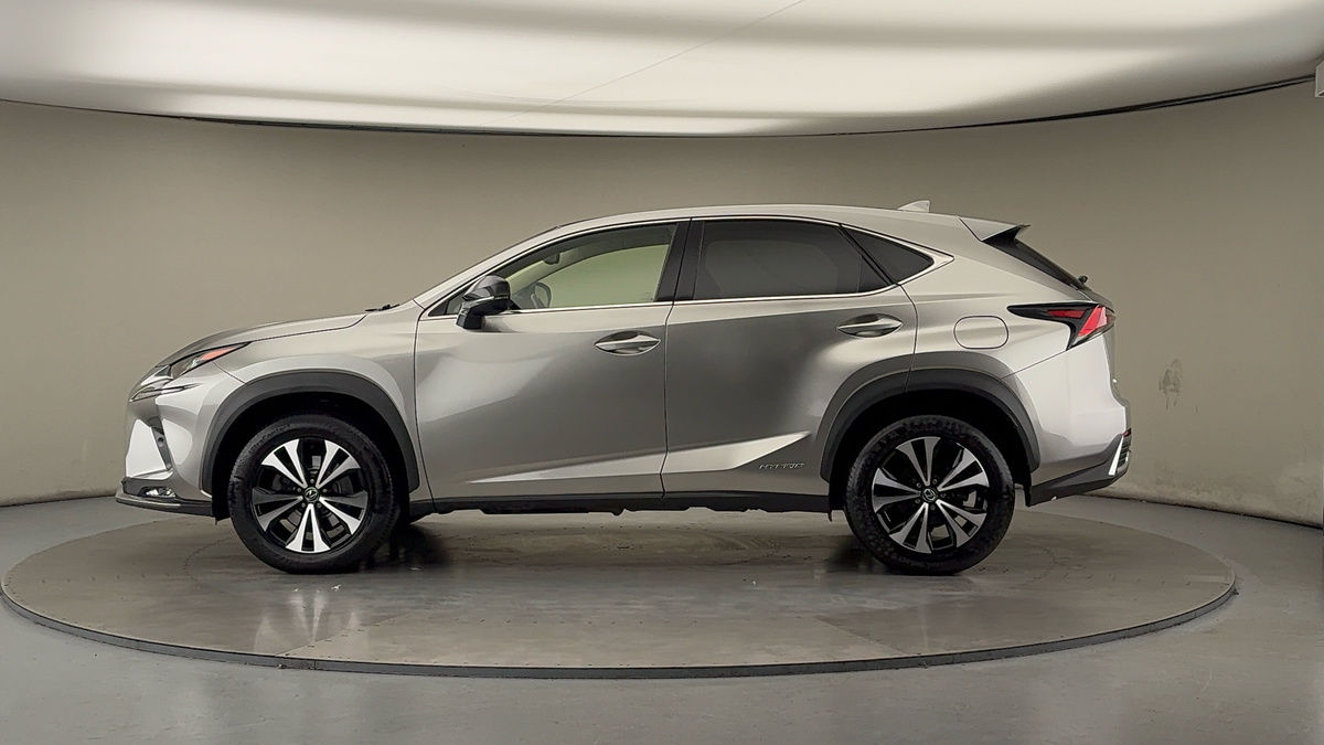Lexus NX Image 15