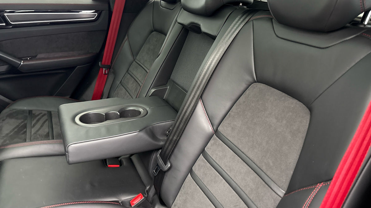 Porsche Cayenne Image 9