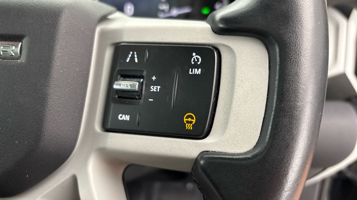 Land Rover Defender 130 Image 29