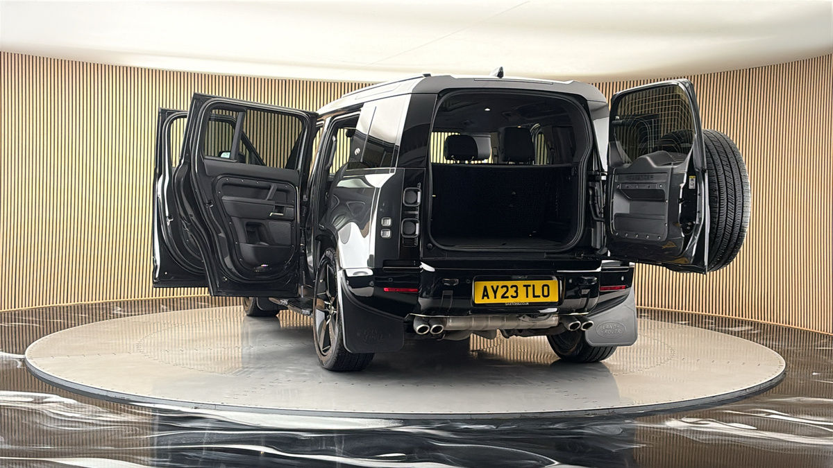 More views of Land Rover Defender 110